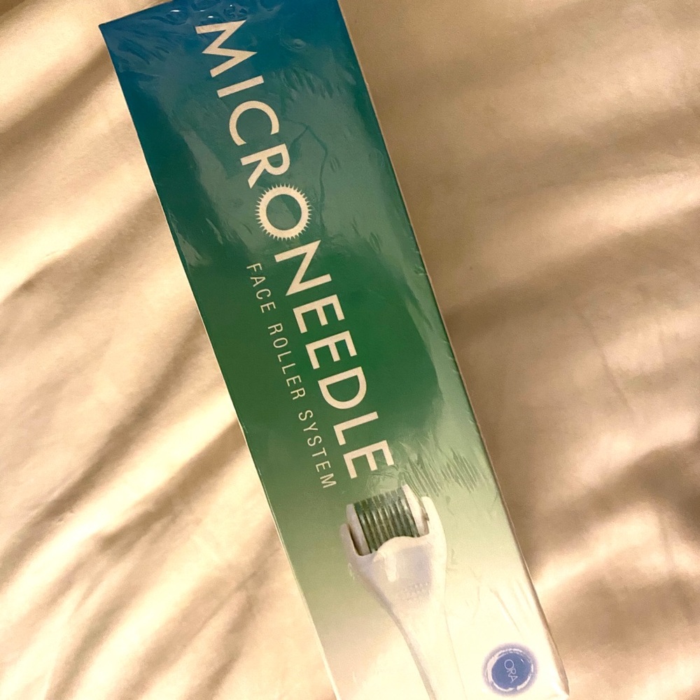 ORA Microneedle Face Roller